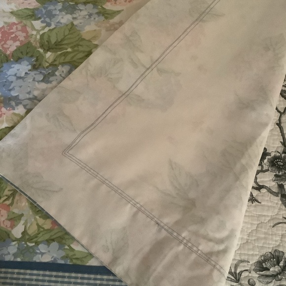 Floral 52” Square Bordered Table Covering - Picture 11 of 11